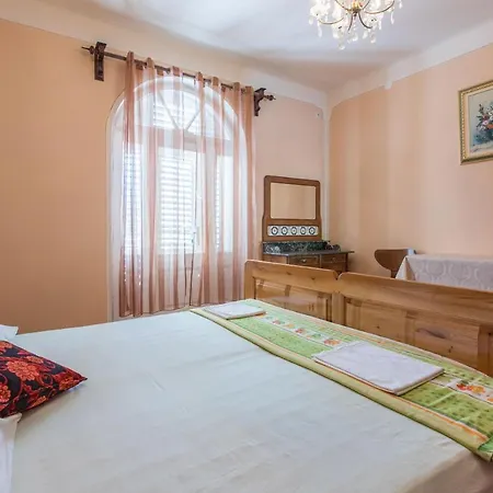 Drago Vilă Novi Vinodolski